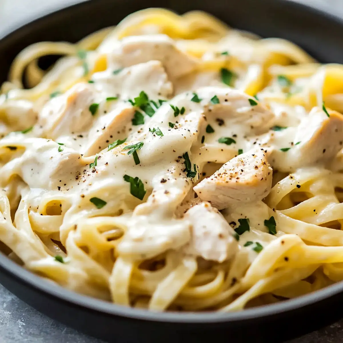 One-Pot Easy Chicken Alfredo Pasta